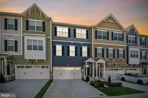 2775 Town View Cir, New Windsor, MD 21776