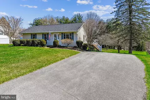 Exterior - 4517 Foxtail Rd, Hampstead, MD 21074 photo 9 of 15