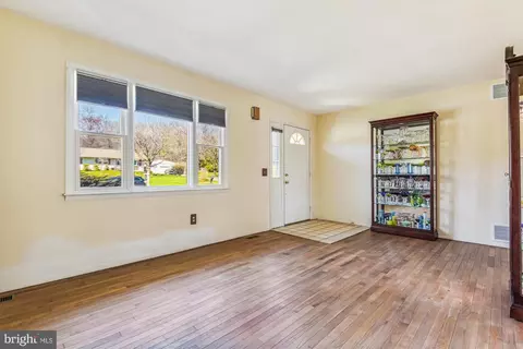 Living - 4517 Foxtail Rd, Hampstead, MD 21074 photo 2 of 4