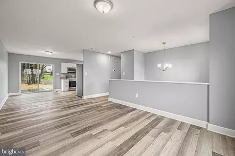 Dining - 308 E Thomas St, Union Bridge, MD 21791 photo 2 of 2