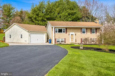2018 Arabian Dr, Finksburg, MD 21048