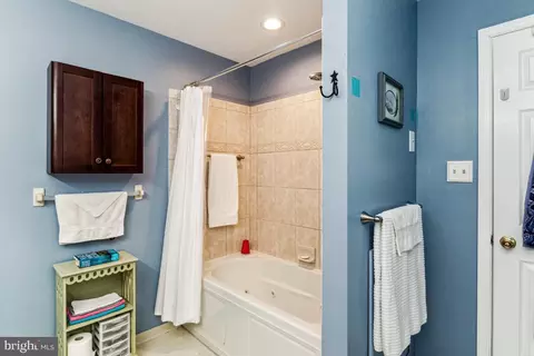 Bath - 80 Figleaf Dr, Hampstead, MD 21074 photo 3 of 5