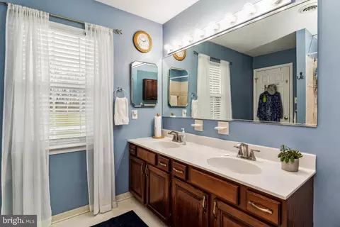 Bath - 80 Figleaf Dr, Hampstead, MD 21074 photo 2 of 5