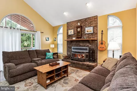 Living - 80 Figleaf Dr, Hampstead, MD 21074 photo 2 of 2