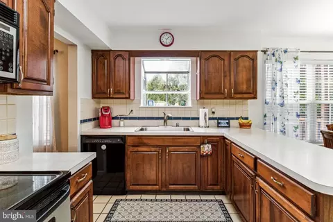 Kitchen - 80 Figleaf Dr, Hampstead, MD 21074 photo 2 of 2