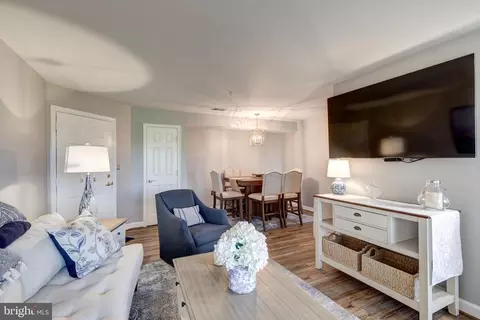 Living - 3850 Normandy Dr #1B, Hampstead, MD 21074 photo 4 of 4