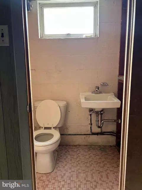 Bath - 1012 Highfield Dr, Hampstead, MD 21074 photo 3 of 3