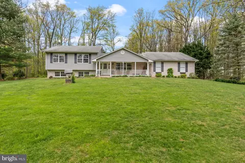 6100 Hidden Hollow Dr, Sykesville, MD 21784