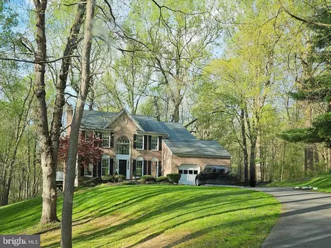 5400 Abington Dr, Sykesville, MD 21784