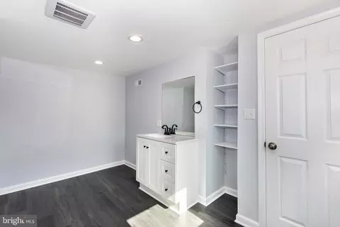 Bath - 116 E Broadway St, Union Bridge, MD 21791 photo 4 of 4