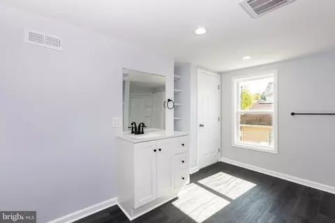 Bath - 116 E Broadway St, Union Bridge, MD 21791 photo 3 of 4