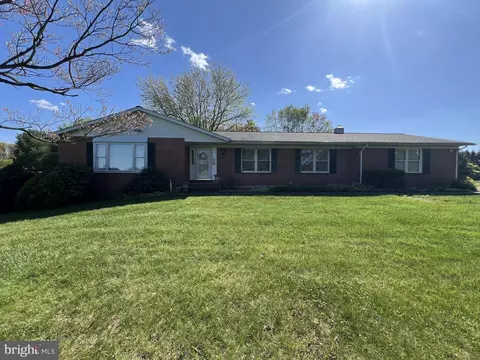 4001 Iroquois Dr, Westminster, MD 21157