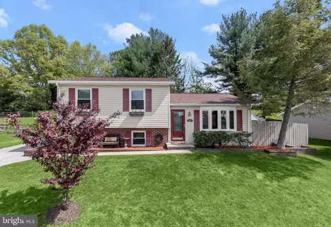 7287 Pommel Dr, Sykesville, MD 21784