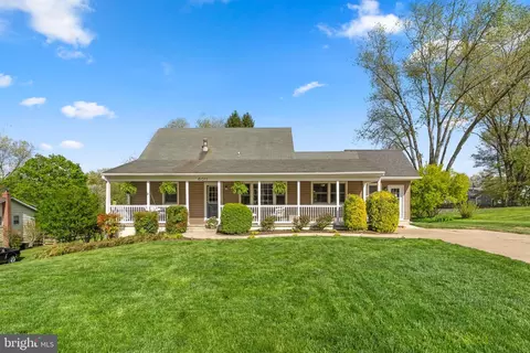 6011 Crossway Ct, Sykesville, MD 21784