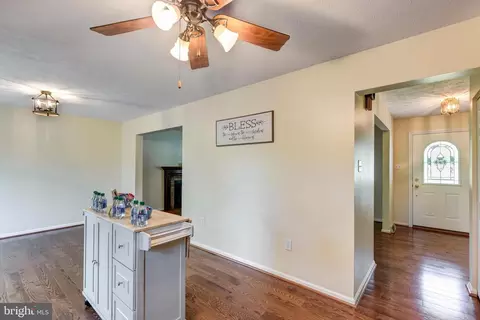 Entry Way - 4128 Double Tree Ln, Hampstead, MD 21074 photo 3 of 5