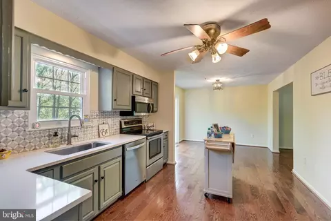 Kitchen - 4128 Double Tree Ln, Hampstead, MD 21074 photo 6 of 7