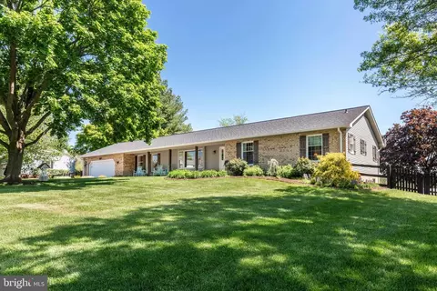 3421 Farmstead Dr, Westminster, MD 21157