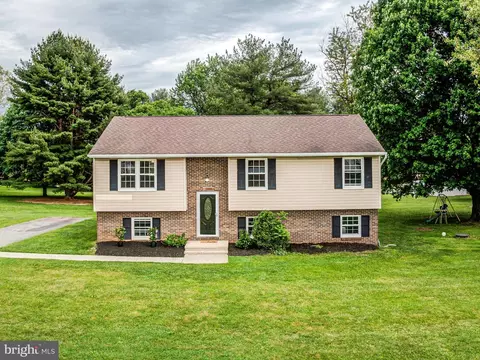 3805 London Bridge Rd, Sykesville, MD 21784