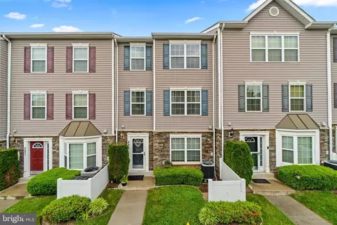 1918 Lennox Dr #220, Sykesville, MD 21784