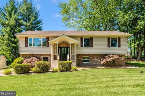 595 Noland Dr, Sykesville, MD 21784