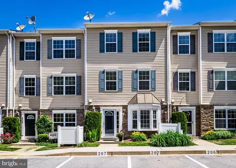 1917 Lennox Dr #207, Sykesville, MD 21784
