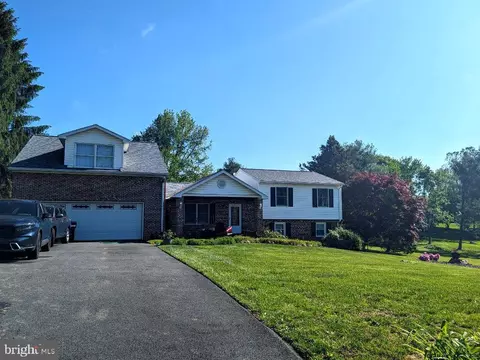6504 Shenandoah Dr, Sykesville, MD 21784