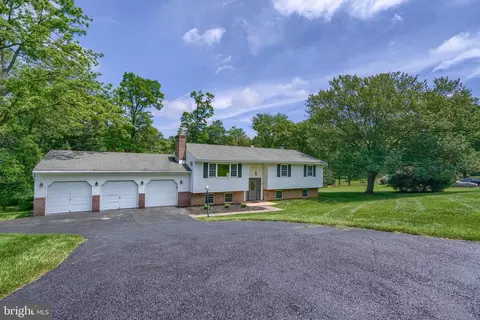 5817 Dale Dr, Sykesville, MD 21784