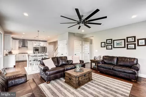 Entry Way - 4070 Carrollton Rd, Upperco, MD 21155 photo 6 of 18