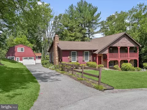 2412 Nickoles Dr, Sykesville, MD 21784