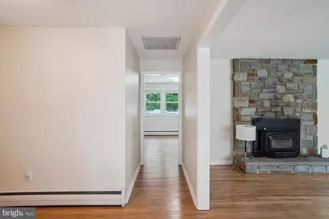 Entry Way - 1617 Exeter Rd, Westminster, MD 21157 photo 2 of 8