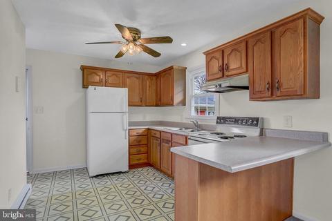 3701 Sue Dan Dr, Hampstead, MD 21074 photo 2