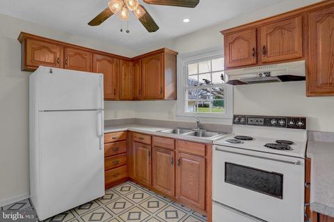 3701 Sue Dan Dr, Hampstead, MD 21074 photo 5