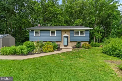 5801 Dale Dr, Sykesville, MD 21784