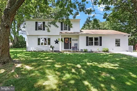 4075 Farmwoods Ln, Hampstead, MD 21074
