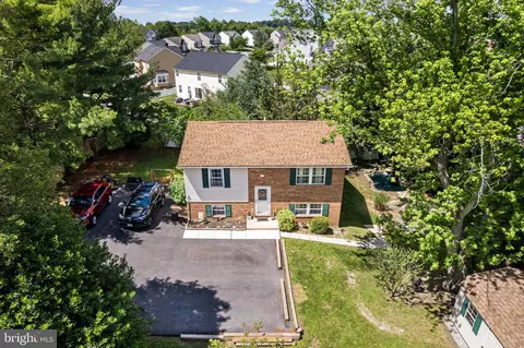 852 N Houcksville Rd, Hampstead, MD 21074