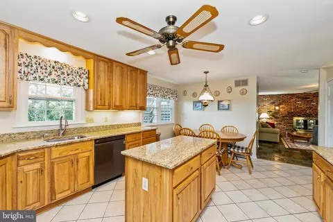 624 Oak Tree Rd, Westminster, MD 21157 photo 9