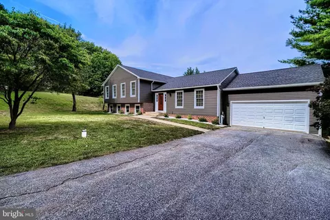 Exterior - 715 Hook Rd, Westminster, MD 21157 photo 5 of 10