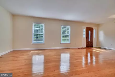 Living - 715 Hook Rd, Westminster, MD 21157 photo 4 of 12