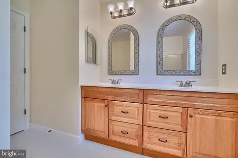 Bath - 715 Hook Rd, Westminster, MD 21157 photo 4 of 5