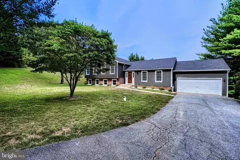 Exterior - 715 Hook Rd, Westminster, MD 21157 photo 6 of 10