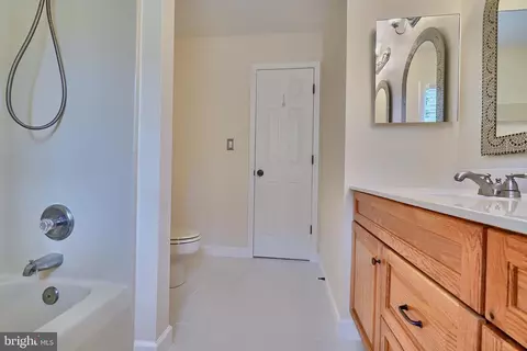 Bath - 715 Hook Rd, Westminster, MD 21157 photo 3 of 5