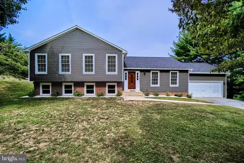 Exterior - 715 Hook Rd, Westminster, MD 21157 photo 2 of 10