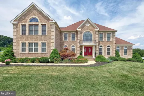 2610 Garstlynn Ct, New Windsor, MD 21776