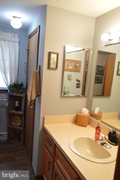 Bath - 37 1 Middle St, Taneytown, MD 21787 photo 3 of 6