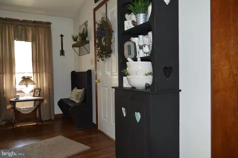 Entry Way - 37 1 Middle St, Taneytown, MD 21787 photo 3 of 7