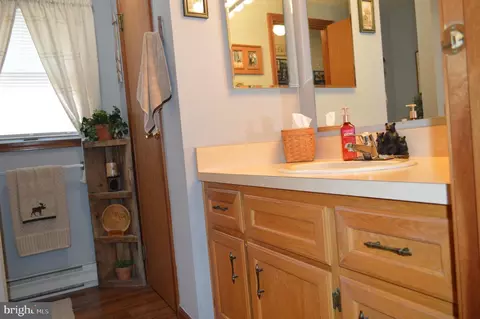Bath - 37 1 Middle St, Taneytown, MD 21787 photo 1 of 6