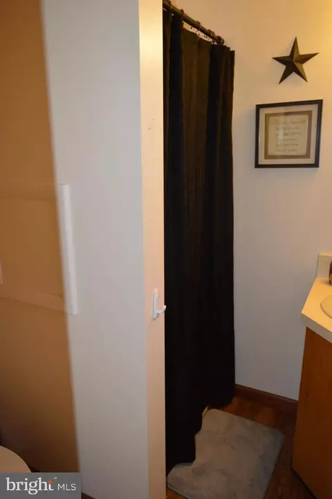 Bath - 37 1 Middle St, Taneytown, MD 21787 photo 6 of 6