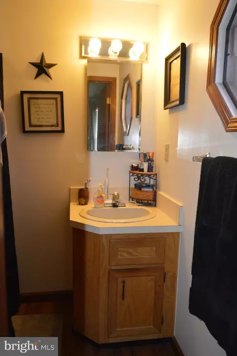 Bath - 37 1 Middle St, Taneytown, MD 21787 photo 5 of 6