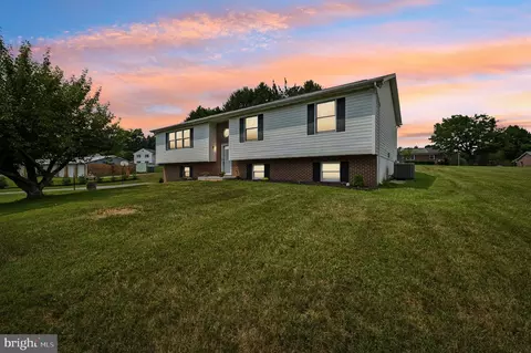 4000 Meadow Ln, Hampstead, MD 21074
