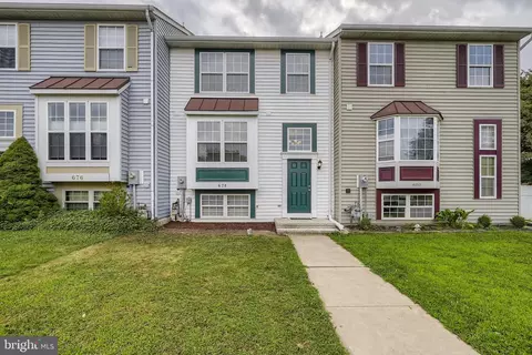 678 Boxwood Dr, Hampstead, MD 21074